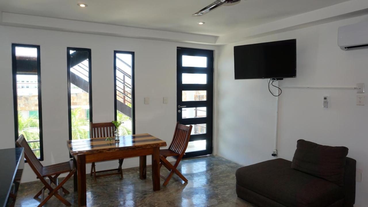 Casa Ticul Hotel Boutique - 5Th Ave (Adults Only) Playa del Carmen Bagian luar foto A living room with a television