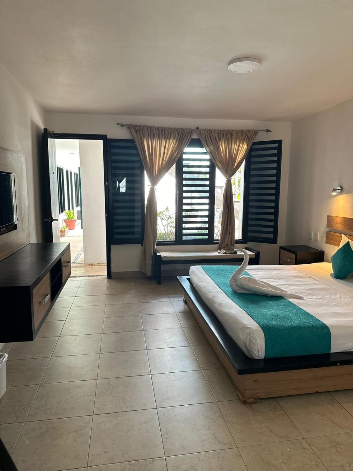 Casa Ticul Hotel Boutique - 5Th Ave (Adults Only) Playa del Carmen Bagian luar foto A room at the hotel