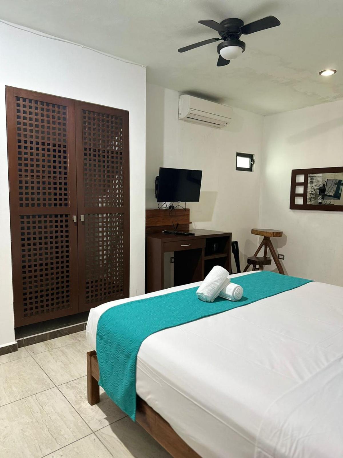 Casa Ticul Hotel Boutique - 5Th Ave (Adults Only) Playa del Carmen Bagian luar foto A room at the hotel