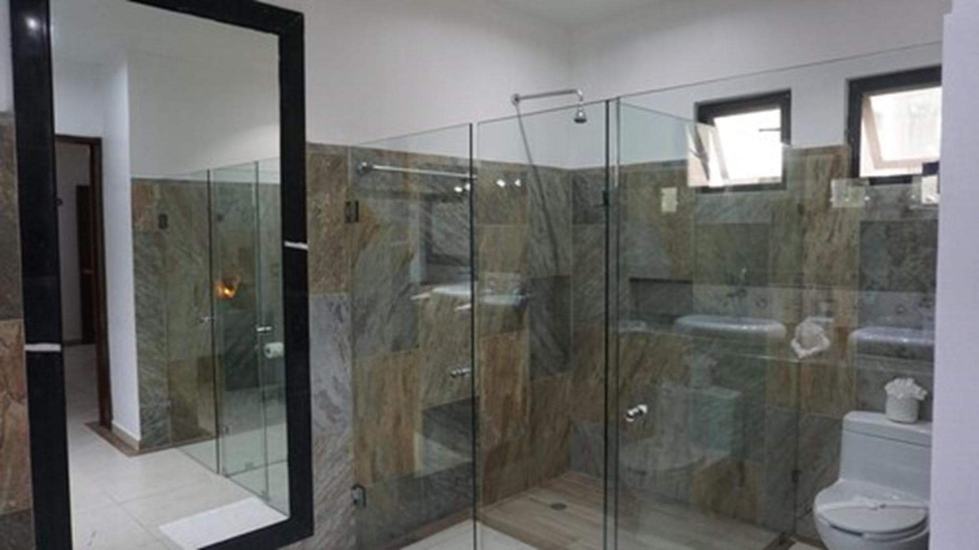 Casa Ticul Hotel Boutique - 5Th Ave (Adults Only) Playa del Carmen Bagian luar foto A shower enclosure